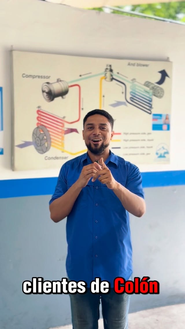 Técnico uniformado de Aire Polar explicando el diagnóstico frente a un diagrama del sistema de aire acondicionado